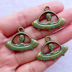 Green Patina Charm Supplies | I Want To Believe Alien Charm | Spaceship Pendant | Message Jewelry DIY (3 pcs / Antique Bronze / 31mm x 23mm)