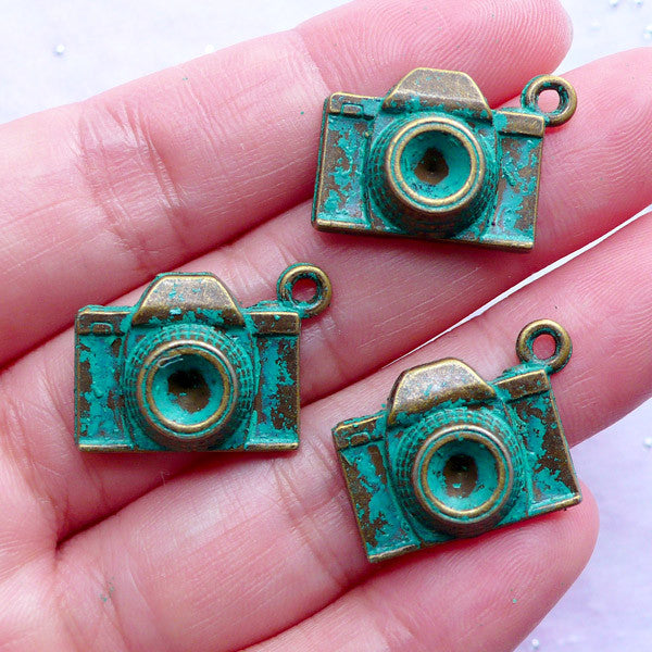 CLEARANCE Vintage Camera Charms | Retro Film Camera Green Patina Pendant | Travel Photography Charm | Zakka Photographer Jewelry Making (3 pcs / Antique Bronze / 21mm x 15mm)