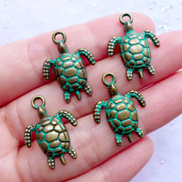 Sea Turtle Charms with Green Patina Finish | Marine Life Pendant | Aquarium Animal Charm | Beach Jewelry DIY (4 pcs / Antique Bronze / 17mm x 23mm)