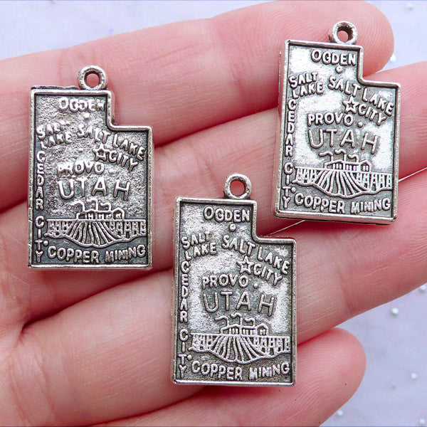 Utah State Charms | State of United States Pendant | USA State Tag | Patriotic American Jewellery Making (3pcs / Tibetan Silver / 16mm x 26mm)
