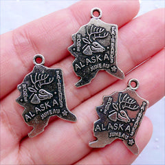 State of Alaska Charms | State of US Pendant | Patriotic American Charm | United States Jewelry Making (3pcs / Tibetan Silver / 18mm x 25mm)