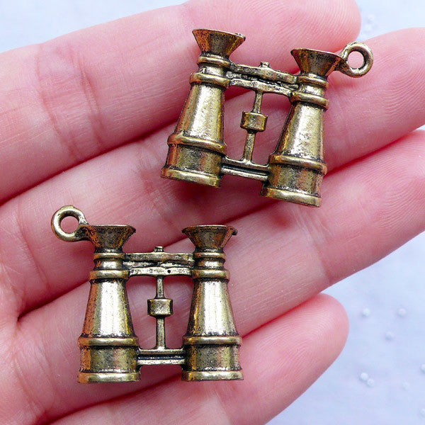 Miniature Binoculars Charms in 3D | Vintage Field Glasses Pendant | Antique Binocular Telescopes Charm | Galilean Binoculars Charm | Zakka Jewellery Making (2pcs / Antique Gold / 23mm x 21mm / 2 Sided)
