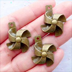 Pinwheel Charms | Child Toy Pendant | Kitsch Jewellery Making | Novelty Jewelry DIY | Zipper Pull Charm | Zakka Keychain Charm | Charm Bracelet | Charm Necklace (3pcs / Antique Bronze / 21mm x 27mm)