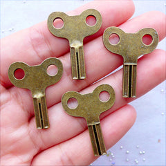 CLEARANCE Wind Up Key Charms | Clockwork Toy Key Pendant | Vintage Clock Key Charm | Steampunk Gear Charm | Industrial Jewellery | Assemblage Jewelry Supplies (4 pcs / Antique Bronze / 22mm x 27mm / 2 Sided)