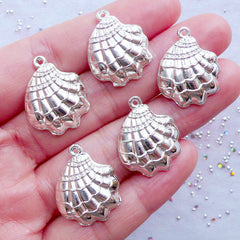 Silver Seashell Charms | Sea Shell Pendant | Beach Jewellery Making | Ocean Charm Bracelet | Mermaid Decoration | Party Supplies | Wine Glass Charm DIY (5 pcs / Silver / 18mm x 22mm)
