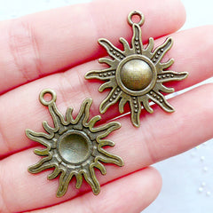Sun Pendant | Sun Charms | Sunny Charm | Solar Charm | Planet Charm | Summer Charm | Astrology Jewellery Making | Charm Bracelet | Bookmark Charm DIY (4pcs / Antique Bronze / 25mm x 28mm)