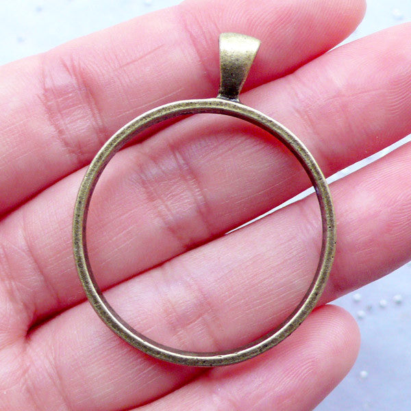 Round Open Bezel Pendant | Outline Circle Charm | Hollow Deco Frame for UV Resin Jewellery (Antique Bronze / 1 piece / 32mm x 41mm)