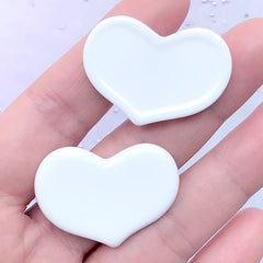 Dollhouse Heart Plate Cabochons | White Miniature Dishes | Doll House Tableware | Mini Food Crafts | Kawaii Sweets Jewellery Making (2 pcs / 33mm x 23mm)