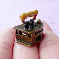 Miniature Vintage Clothes Iron | Antique Dollhouse Iron | Doll House Decoration (Bronze / 20mm x 17mm)