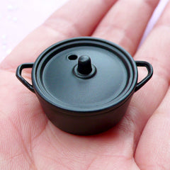 Miniature Cast Iron Cooking Pot | Dollhouse Kitchen Utensil | Doll House Cookware (Black / 34mm x 17mm)