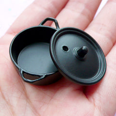 Miniature Cast Iron Cooking Pot | Dollhouse Kitchen Utensil | Doll House Cookware (Black / 34mm x 17mm)