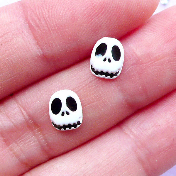 Tiny Mini Skull Cabochons | Spooky Halloween Nail Art Design | Memory Locket Floating Charms (2pcs / 6mm x 7mm / White & Black)