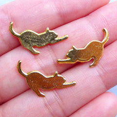 Cat Stretching Charms | Pet Embellishments | Kawaii Metal Filling Materials for UV Resin | Epoxy Resin Craft Supplies (3pcs / Gold / 17mm x 14mm)
