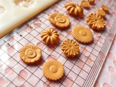 Biscuit Flower Cookie Mold 9-17mm Kawaii Deco Sweets Miniature Food Jewelry Charms DIY Cabochon Mold (Resin Clay, Paper Clay) MD002