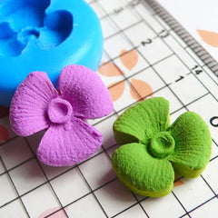 Flower Mold 15mm Flexible Silicone Mold Mini Cupcake Topper Flower Jewelry Fimo Polymer Clay Resin Mold Fondant Gumpaste Push Mold MD567