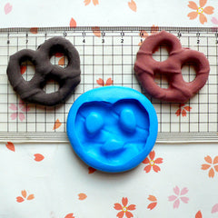 Pretzel (37mm) Silicone Mold Flexible Mold - Miniature Food, Sweets, Jewelry, Charms (Clay, Fimo, Resin, Wax, Soap, GumPaste, Fondant) MD379