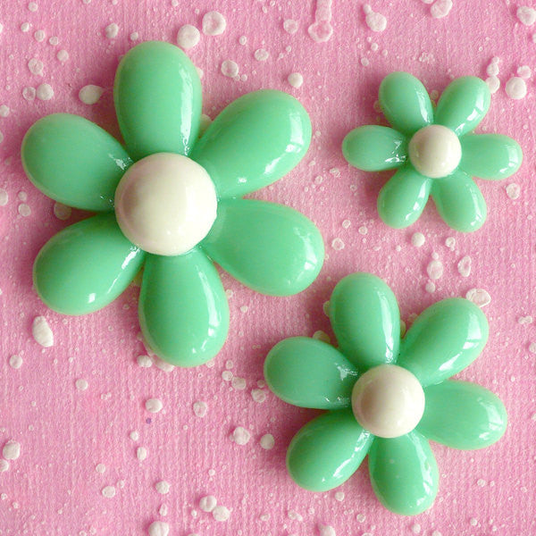 Assorted Resin Floral Cabochon Mix (3pcs / 22mm, 33mm & 42mm / Pastel Green / Flatback) Daisy Flower Scrapbook Kawaii Cell Phone Deco CAB065