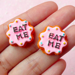 Eat Me Cookie Cabochon / Alice in Wonderland Sugar Cookie / Miniature Scalloped Cookie (2pcs / 21mm) Sweets Deco Kawaii Decoden FCAB087