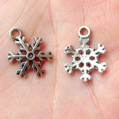 Snowflake Charms (5pcs) (13mm x 18mm / Tibetan Silver) Christmas Metal Findings Pendant Bracelet Earrings Zipper Pulls Keychains CHM290