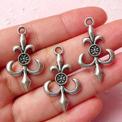 Fleur De Lis Charms (3pcs) (18mm x 31mm / Tibetan Silver / 2 Sided) Metal Findings Pendant Bracelet Earrings Zipper Pulls Keychains CHM317