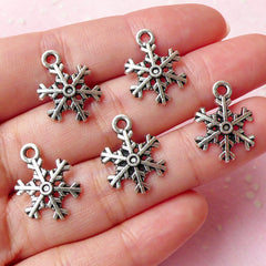 Snowflake Charms (5pcs) (13mm x 18mm / Tibetan Silver) Christmas Metal Findings Pendant Bracelet Earrings Zipper Pulls Keychains CHM290