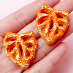 Miniature French Bread Cabochon in Leaf Shaped / Dollhouse Fougasse Cabochon (2pcs / 27mm x 33mm) Kawaii Decoden Doll Food Cabochon FCAB176