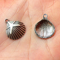 Sea Shell Charms (8pcs) (15mm x 18mm / Tibetan Silver) Metal Finding Pendant Bracelet DIY Earrings Zipper Pulls Bookmark Keychains CHM436