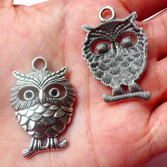 Owl Charms (2pcs) (23mm x 33mm / Tibetan Silver) Animal Bird Charms Metal Findings Pendant Bracelet Earrings Zipper Pulls Keychain CHM561