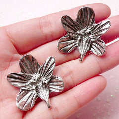 Big Flower Lily Charms (2pcs) (28mm x 32mm / Tibetan Silver) Floral Metal Findings Pendant Bracelet Earrings Zipper Pulls Keychains CHM650