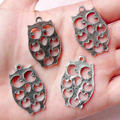 Owl Charms (4pcs) (20mm x 30mm / Tibetan Silver) Bird Charms Metal Findings Pendant Bracelet Earrings Bookmark Zipper Pulls Keychain CHM767