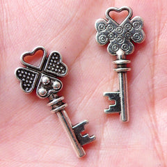 CLEARANCE Clover Key Charms (4pcs / 11mm x 26mm / Tibetan Silver) Fancy Key Pendant Necklace Bookmark Keychain Zipper Pull Charm Favor Charm CHM1494