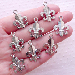 CLEARANCE Fleur De Lis Charms (8pcs) (16mm x 22mm / Silver) Pendant Bracelet Earrings Zipper Pulls Bookmark Keychains Handbag Purse Charm DIY CHM437