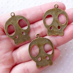 Cute Skull Charms (3pcs / 23mm x 30mm / Antique Bronze / 2 Sided) Kawaii Halloween Jewellery Party Decoration Zipper Pull Charm CHM2196