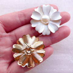 White Flower Cabochon with Pearl / Light Weight Metal Cabochon (2pcs / 32mm) Hair Bow Centers Floral Decoden Spring Jewellery Making CAB550